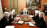 Под председательством Святейшего Патриарха Кирилла началось очередное заседание Священного Синода Русской Православной Церкви