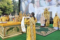 Предстоятель Русской Церкви возглавил служение Божественной литургии на центральной площади Кишинева