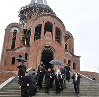 Предстоятель Русской Церкви посетил строящиеся храмы Калининграда Предстоятель Русской Церкви посетил строящиеся храмы Калининграда