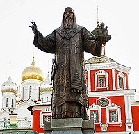 Святейший Патриарх Кирилл освятил памятник основателю Зачатьевского монастыря святителю Алексию, митрополиту Московскому