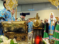 Святейший Патриарх Кирилл возглавил молебен перед Честным Поясом Пресвятой Богородицы в аэропорту Внуково