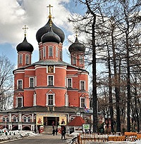 В праздник Введения во храм Пресвятой Богородицы Предстоятель Русской Церкви совершил Божественную литургию в Большом соборе Донского монастыря