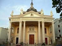В столице Венесуэлы преступники ограбили католический храм и устроили в нем пожар