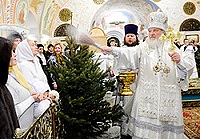 В Крещенский сочельник Святейший Патриарх Кирилл совершил Божественную литургию и чин великого освящения воды в Храме Христа Спасителя