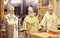 В неделю по Богоявлении Блаженнейший Патриарх Феодор, Святейший Патриарх Кирилл и Блаженнейший Митрополит Христофор совершили Божественную литургию в Храме Христа Спасителя