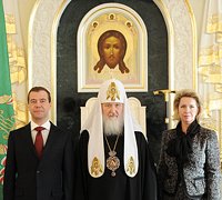 Президент России Д.А. Медведев поздравил Святейшего Патриарха Кирилла с годовщиной интронизации