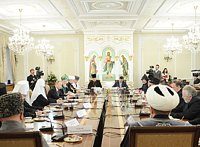 Стенограмма встречи председателя Правительства РФ В.В. Путина со Святейшим Патриархом Кириллом и лидерами традиционных религиозных общин России
