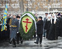 В День защитника Отечества Предстоятель Русской Церкви возложил венок к могиле Неизвестного солдата у Кремлевской стены