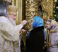 В канун праздника Иверской иконы Божией Матери Предстоятель Русской Церкви совершил всенощное бдение в Богоявленском кафедральном соборе