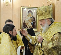Святейший Патриарх Кирилл совершил полиелейную утреню в московском Покровском монастыре