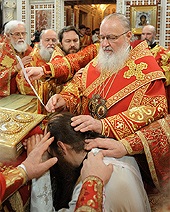 В неделю 2-ю по Пасхе Святейший Патриарх Кирилл совершил Литургию в Храме Христа Спасителя