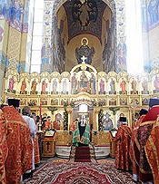 В день памяти великомученика Георгия Победоносца Святейший Патриарх Кирилл совершил Божественную литургию в Свято-Георгиевском храме на Поклонной горе