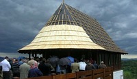 Изверженный из сана бывший епископ Рашско-Призренский Артемий отслужил первую литургию в новом храме, построенном его сторонниками