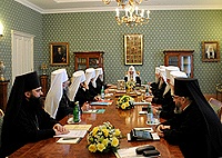 В Патриаршем и Синодальном духовно-административном и культурном центре Русской Православной Церкви на Юге России началось заседание Священного Синода