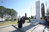 Святейший Патриарх Кирилл возложил венки к памятнику героям освободительного движения Кипра и воинскому мемориалу