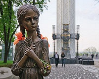 Святейший Патриарх Кирилл почтил память воинов Великой Отечественной войны и жертв массового голода 1930-х годов