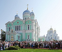 В день памяти преподобного Серафима Саровского Предстоятель Русской Церкви совершил Литургию в Серафимо-Дивеевском монастыре