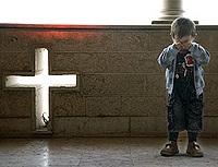 МОПЧ: в то время как мусульманские иммигранты находят поддержку в Европе, сирийским беженцам-христианам отказано в специальной помощи