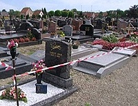 30 христианских могил осквернены на кладбище во Франции