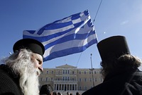 Греческое правительство не будет сокращать зарплаты священнослужителей