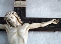 В Нью-Йорке католик, потерявший ногу после того, как на него упало Распятие, требует от церкви 3 млн. долларов компенсации