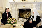 Святейший Патриарх Кирилл встретился с заместителем председателя Социалистической партии Сербии Душаном Баятовичем