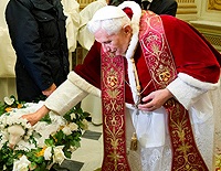 Папе Римскому по традиции представили ягнят, из шерсти которых будут сотканы паллиумы для митрополитов Католической Церкви