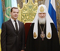 Председатель Правительства РФ Д.А. Медведев поздравил Святейшего Патриарха Кирилла с годовщиной интронизации