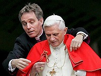Архиепископ Георг Генсвайн останется секретарем Бенедикта XVI и после его отставки