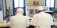Папа Франциск передал подарок Патриарха Кирилла Бенедикту XVI