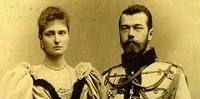 Памятник Николаю II и императрице Александре открыли в Петербурге