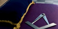 Французский священник, запрещенный за принадлежность к масонам, отправился пешком в Рим