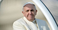 Папа Франциск подвез друга на «папамобиле»