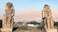 В Египте археологи обнаружили фрагменты одного из Колоссов Мемнона