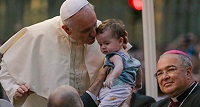 Папа Римский сравнил действия уличенных в педофилии священнослужителей с "сатанинской мессой"