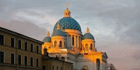 Троицкий собор в Петербурге оформили художественной подсветкой