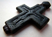 Крымские таможенники передали главному музею Крыма изъятые древние кресты