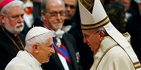 Папа Франциск по телефону поздравил Бенедикта XVI с Днем тезоименитства