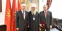 Архиепископ Охридский и Македонский Стефан наградил церковными орденами российских дипломатов
