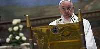Папа Римский предупредил, что наплыв мигрантов может подорвать "гуманистический дух" Европы