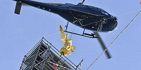 Статуя святого Архангела Михаила после реставрации вновь водружена на шпиль аббатства Мон-Сен-Мишель