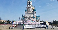 В Омске прошло молитвенное стояние в защиту памяти царственных страстотерпцев