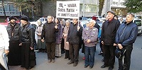 Верующие УПЦ провели молитвенное стояние под окнами константинопольских экзархов