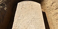 Каменная стела с именем фараона 26-й династии Априя найдена в Египте