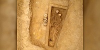 На севере Китая обнаружено 1500-летнее захоронение мужчины и женщины: скелеты супругов лежат, обнимая друг друга