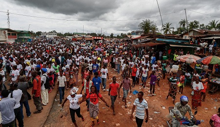 В Либерии бандиты с ножами напали на христиан во время крестного хода