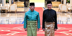 Король Малайзии пытается сохранить мир в многоэтничной стране с приходом исламских фанатиков во власть