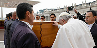 Бенедикт XVI похоронен в крипте собора Святого Петра в бывшей могиле Иоанна Павла II