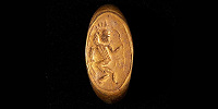 Золотое кольцо с изображением языческого божества Беса обнаружено в древнеегипетском захоронении
