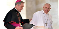 Папа Франциск объявил, что бывший секретарь Бенедикта XVI архиепископ Генсвайн должен покинуть Ватикан